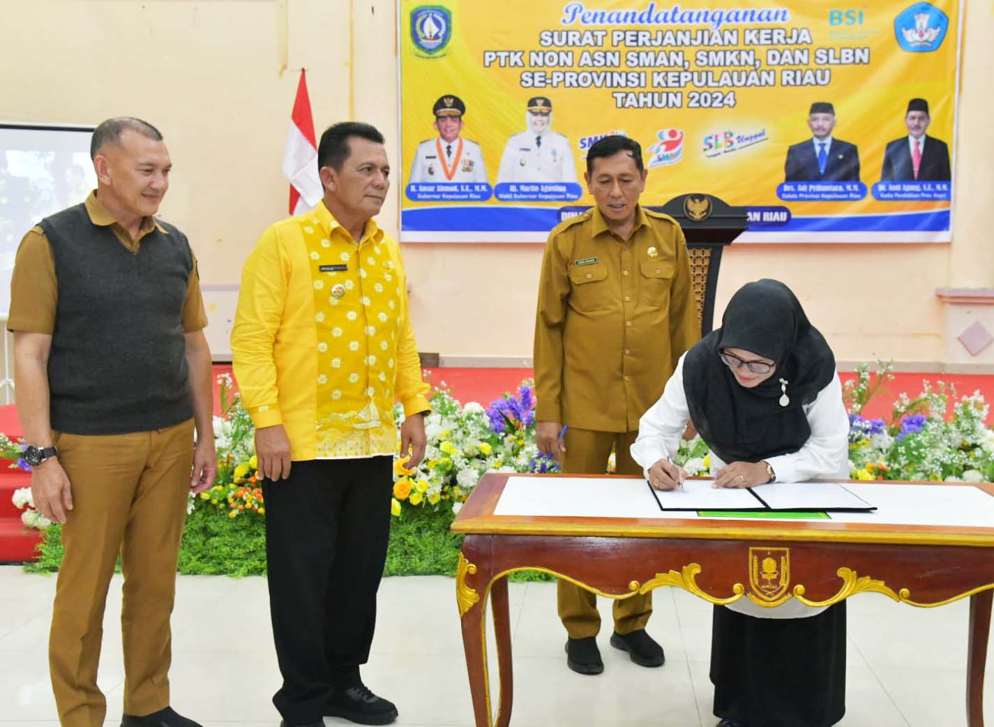 Sebanyak 316 PTK non ASN se-Kabupaten Natuna Tandatangani Surat Perjanjian Kerja