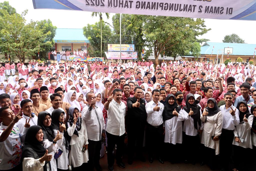 Sambangi Almamater  SMAN 2 Tanjungpinang, Gubernur Ansar Tinjau Skrining PTM dan Kesehatan Jiwa