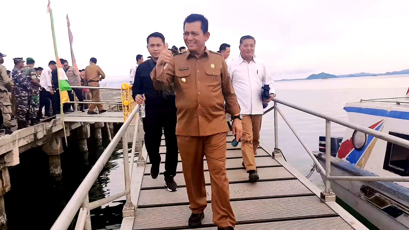 Gubernur Ansar Resmikan Dermaga Apung/Ponton HDPE di Pelabuhan Sedanau, Natuna