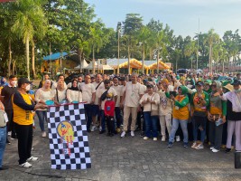 Gubernur Ansar Lepas Jalan Santai Reuni Alumni SMAN 2 Tanjungpinang