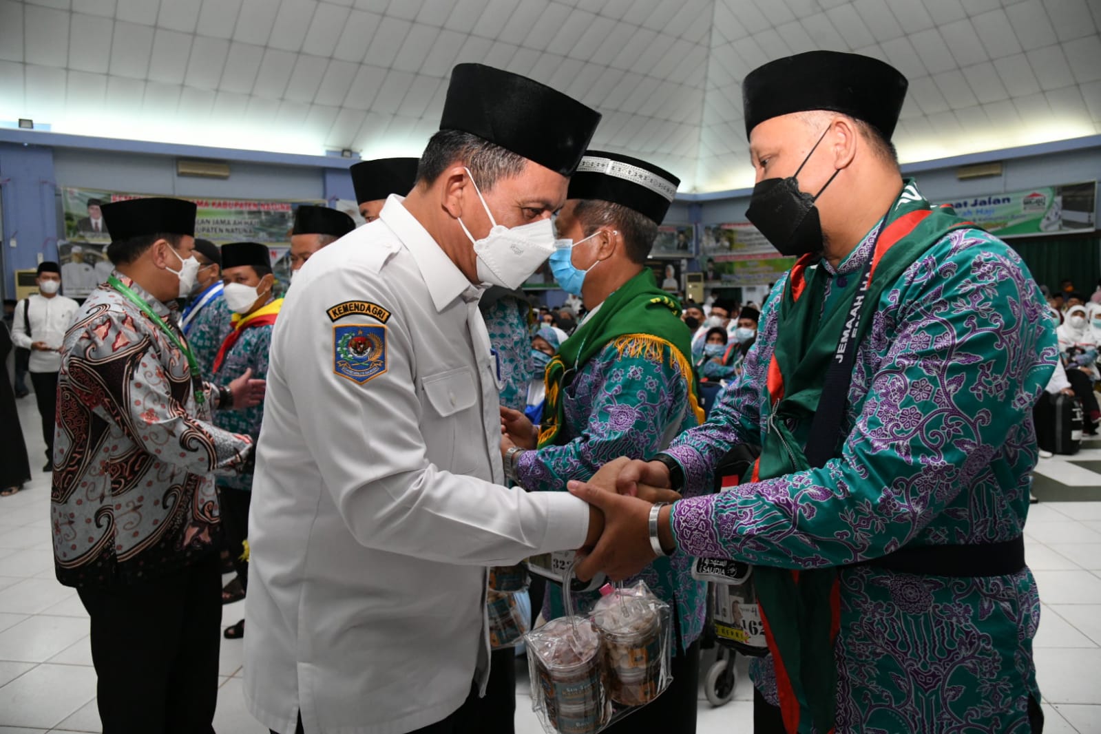 449 JCH Embarkasi Batam Kloter Pertama Dilepas Oleh Gubernur