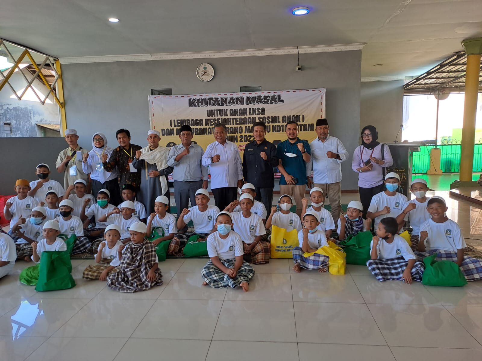 Wujud Kepedulian Sesama, Dinsos Pemprov Kepri Gelar Khitanan Massal