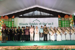 Dewi Ansar Hadiri Wisuda Tahfiz Al-Qur'an dan Pelepasan Santri Pesantren Idris Bintan