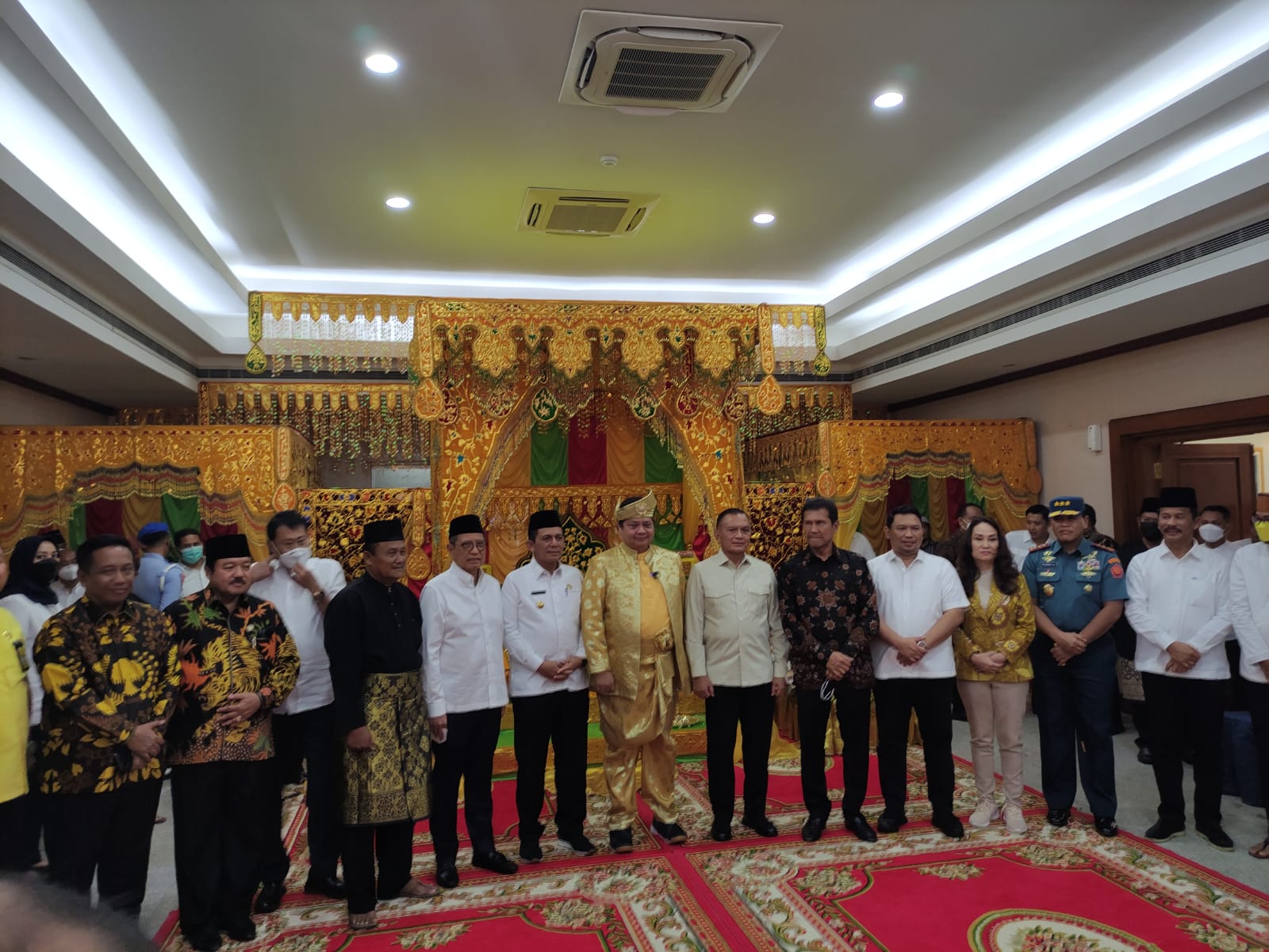 Gubernur Ansar Sambut Kedatangan Menko Perekonomian Airlangga Hartarto