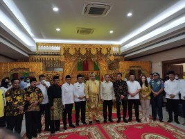 Gubernur Ansar Sambut Kedatangan Menko Perekonomian Airlangga Hartarto