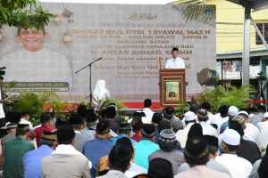 Gubernur Ansar Jadi Khatib Shalat Eid di Sagulung Batam