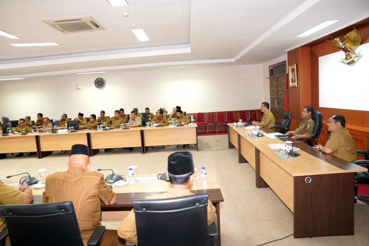 Terus Pantau Pekerjaan Hingga Selesai