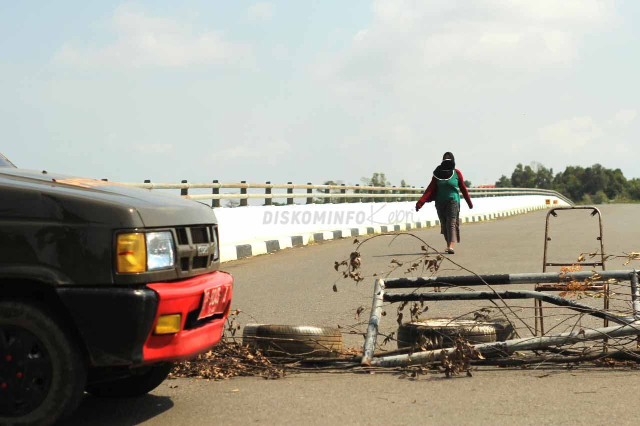 Warga Desak Pemerintah Perbaiki Jembatan II Dompak