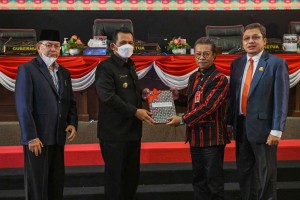 Gubernur Ansar Sampaikan Ranperda LPP APBD Provinsi Kepri Tahun 2021