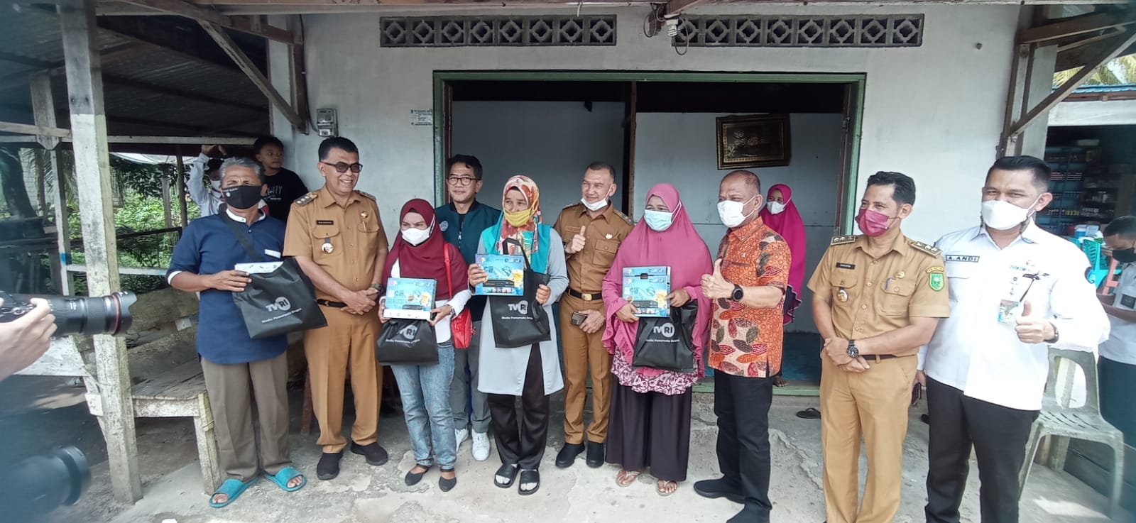 TVRI Bagikan STB Untuk Masyarakat Natuna