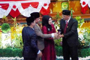 Weni Perempuan Pertama Jabat Ketua DPRD Tanjungpinang