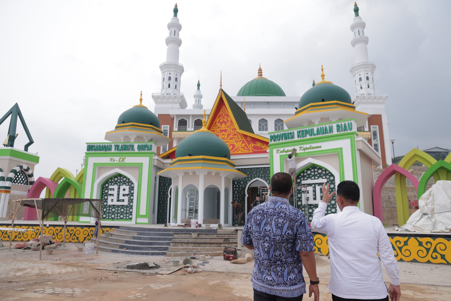 Gubernur Ansar Tinjau Persiapan MTQ dan Serahkan Sapi Kurban