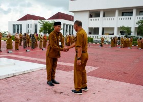 Pimpin Apel Pagi, Sekdaprov Himbau Pegawai ASN Menjadi Contoh Masyarakat