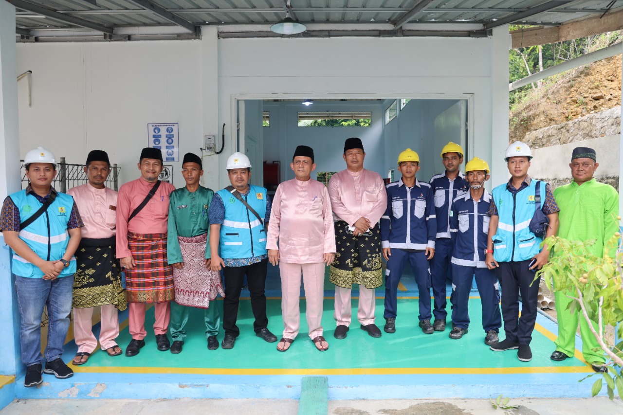 Hidupkan Sekring Listrik di Desa Bayat, Bukti Gubernur Ansar Untuk 'Kepri Terang'