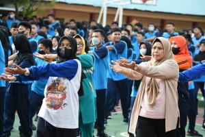 Dewi Ansar Ikuti Kegiatan Senam Sehat dan Pemeriksaan Kesehatan Remaja