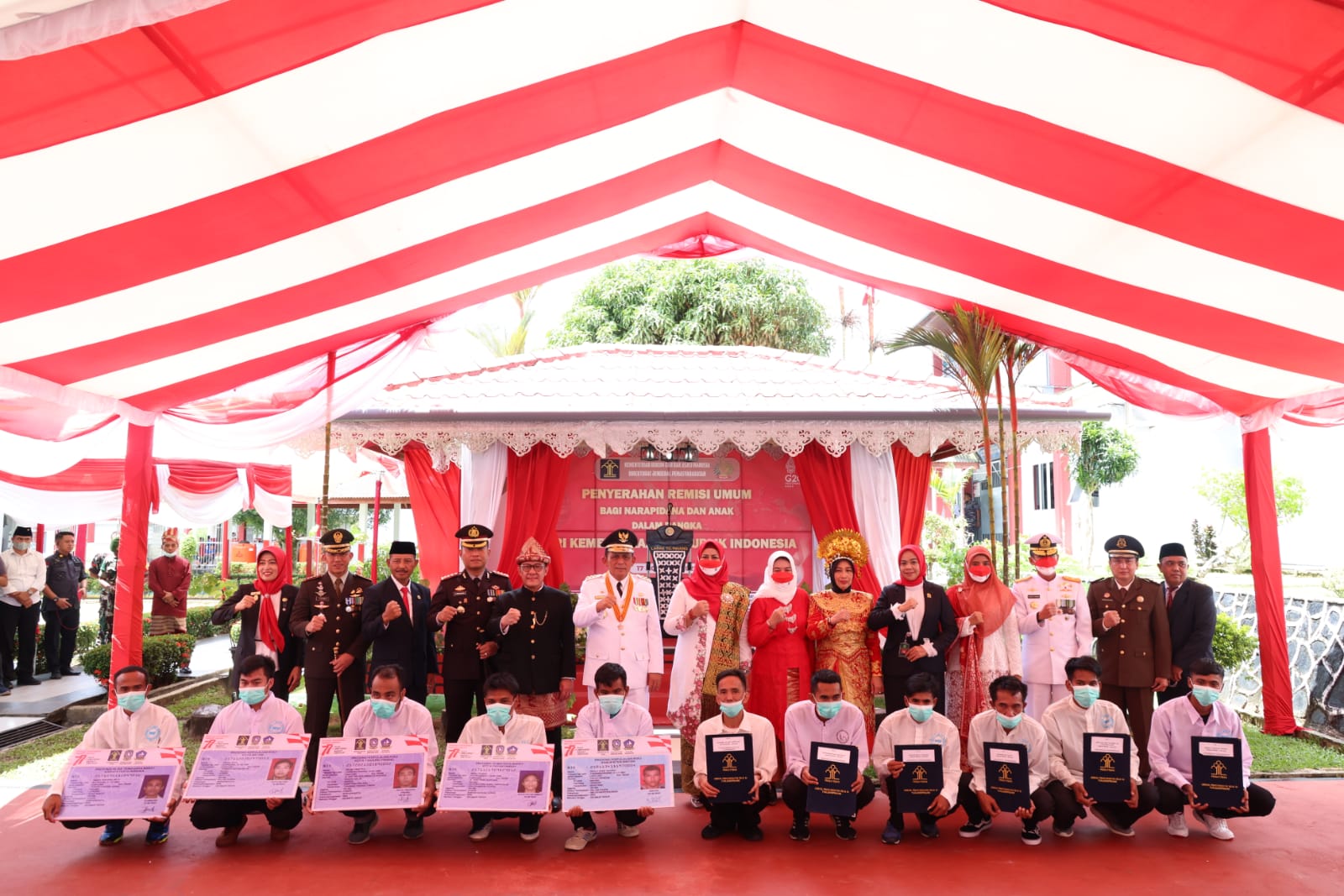 Gubernur Ansar Serahkan Remisi dan E-KTP Untuk Warga Binaan se Kepri