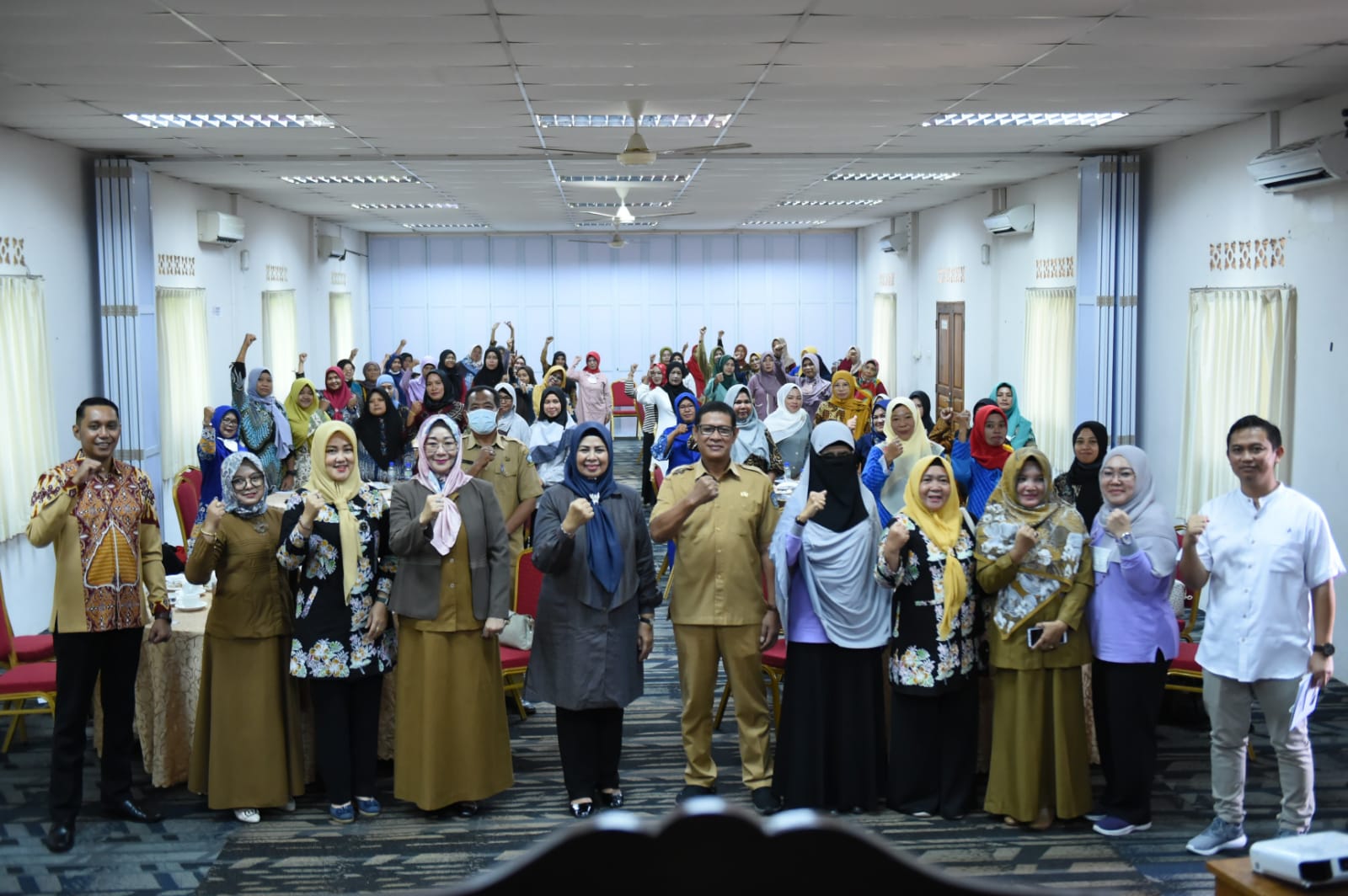 Dewi Ansar Tingkatkan Keahlian Ibu-ibu Bintan Melalui Pelatihan Sisik Ikan