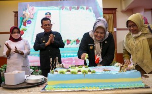 Gubernur Ansar Berikan Surprise Ulang Tahun ke-51 Kepada Hj. Marlin Agustina