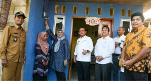 Gubernur Ansar Nyalakan Listrik di Desa Tenggel dan Air Gelubi, Elektrifikasi Kepri Sudah 99,45 Persen