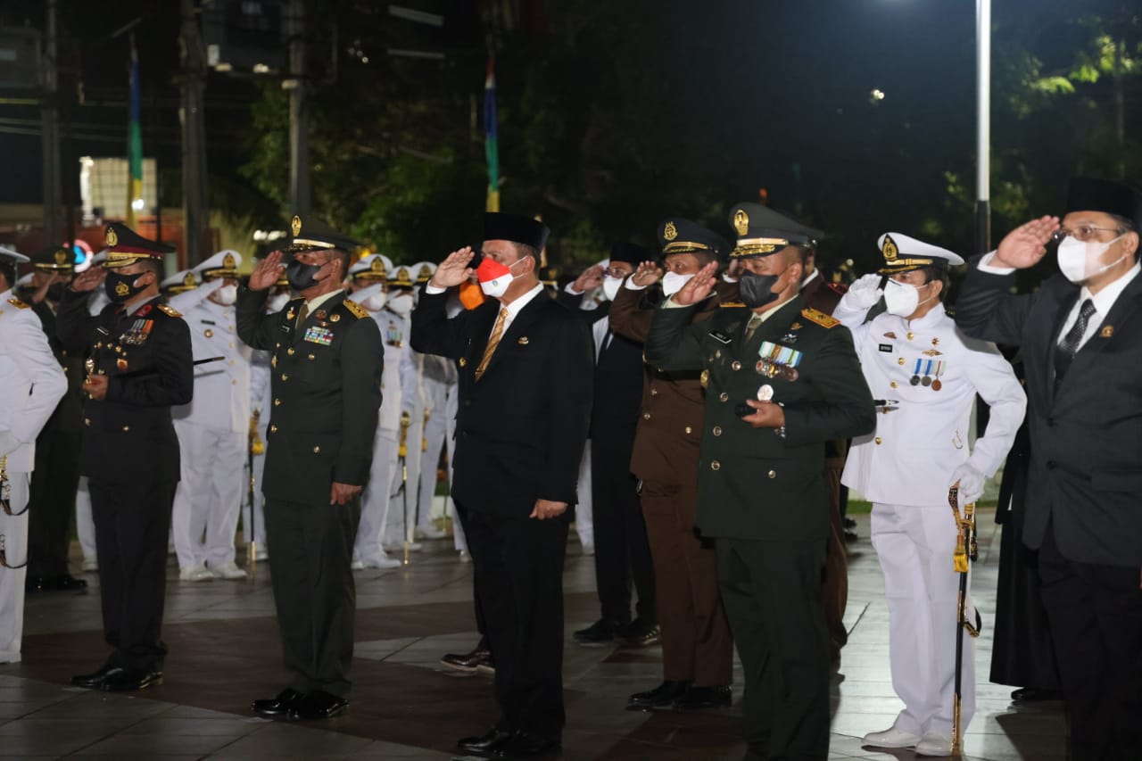 Gubernur Ansar Ikuti Upacara Apel Kehormatan dan Renungan Suci di TMP Pusara Bhakti