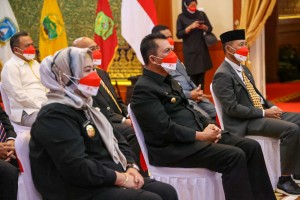 Gubernur Ansar dan Wagub Marlin Simak Keterangan Pemerintah atas RUU APBN 2023