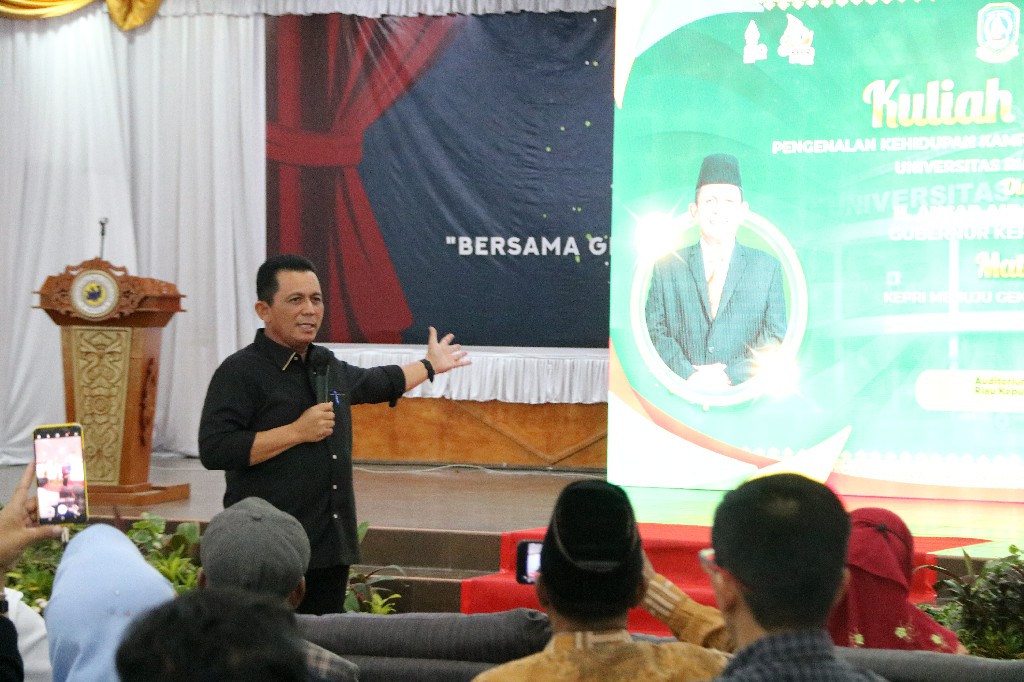 Gubernur Ansar Buka PKKMB Sekaligus Mengisi Kuliah Umum di UNRIKA