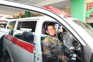 Gubernur Ansar Serahkan Hibah 23 Unit Kendaraan Operasional Untuk Organisasi/  Yayasan Se-Kota Batam.