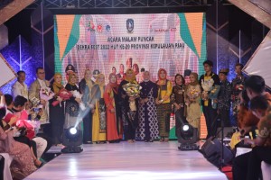 Dekranasda Kepri Promosi Wastra Kepri Melalui Pagelaran Busana