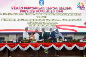 Gubernur Ansar Sampaikan Nota Keuangan dan Ranperda APBD-P 2022 pada Paripurna DPRD Kepri