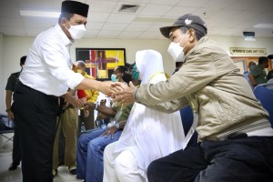 Gubernur Ansar Tinjau Langsung Pelaksanaan Baksos Operasi Katarak Gratis