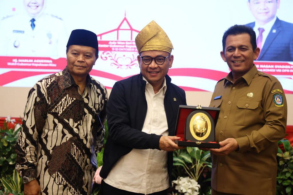 Kunjungan Kerja Reses Ke Kepri, Komisi VIII DPR RI Serahkan Bantuan dan Serap Aspirasi