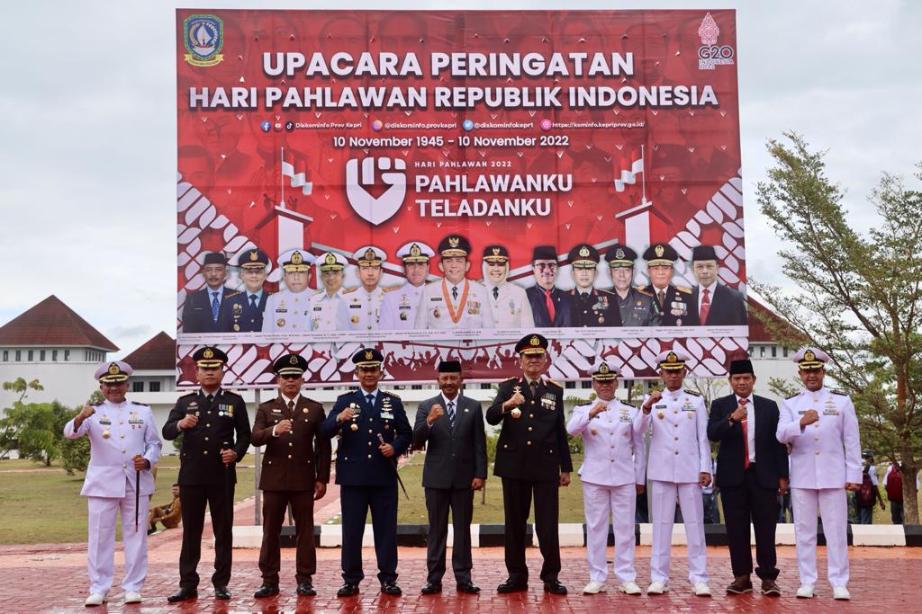 Sekdaprov Adi Prihantara Pimpin Upacara Hari Pahlawan Tingkat Provinsi Kepri