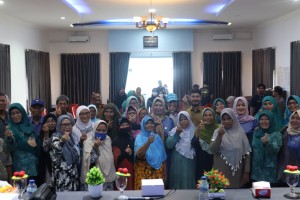 Keliling Bintan, Dewi Ansar Kunjungi Para Lansia dan Pra Lansia