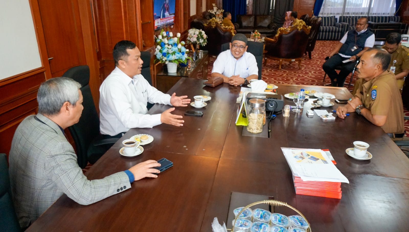 Sekdaprov Adi Terima Audensi Rektor UMRAH