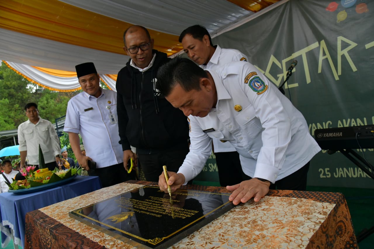 Gubernur Ansar Resmikan Fasilitas Gedung di SMAN 25 Batam