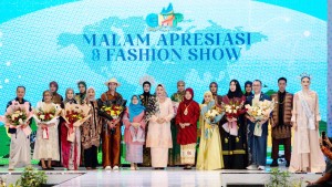 Hadiri Malam Apresiasi GMP, Dewi Ansar Bangga Hasil Karya Designer Anak Kepri