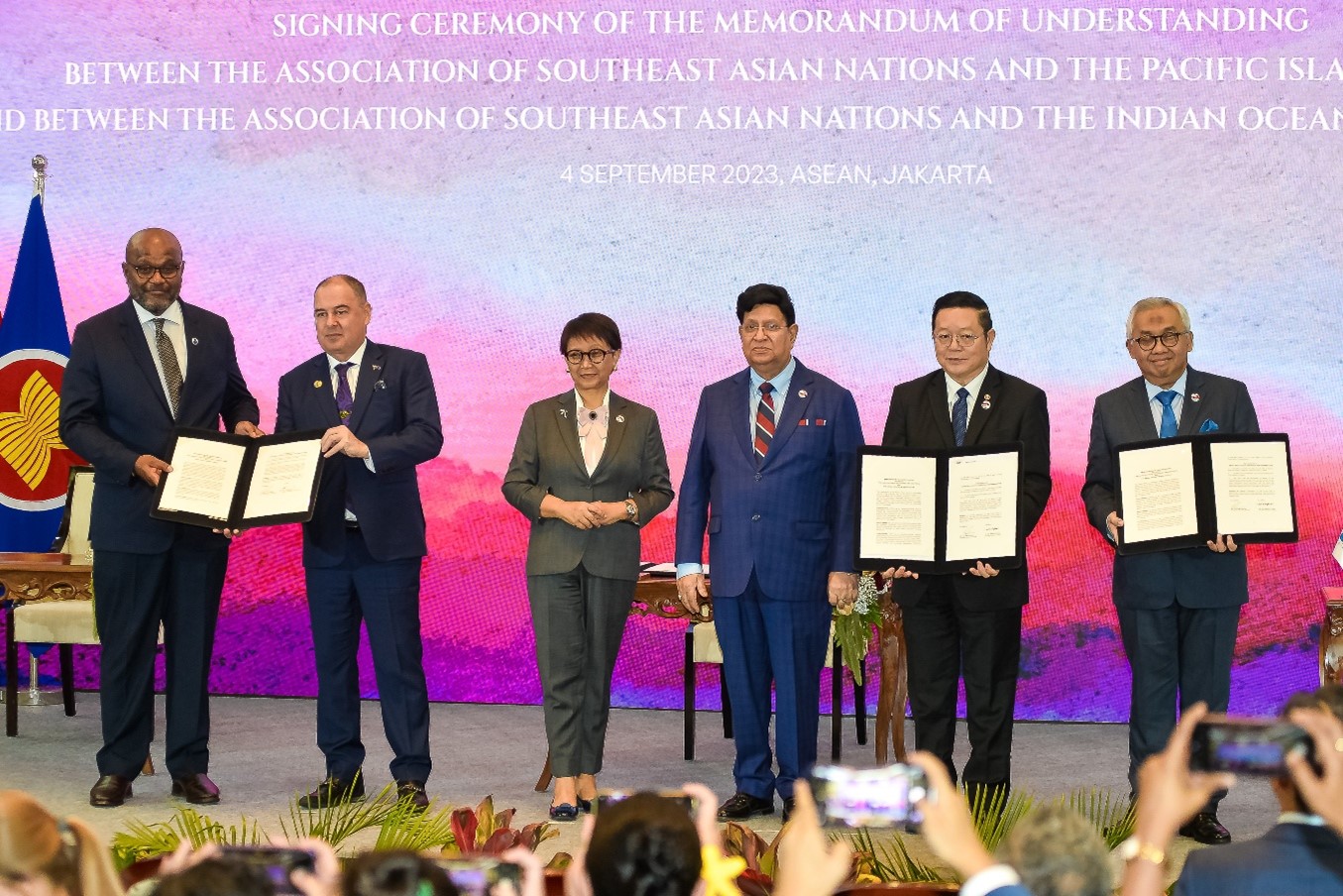 Menyambut Sahabat Baru ASEAN