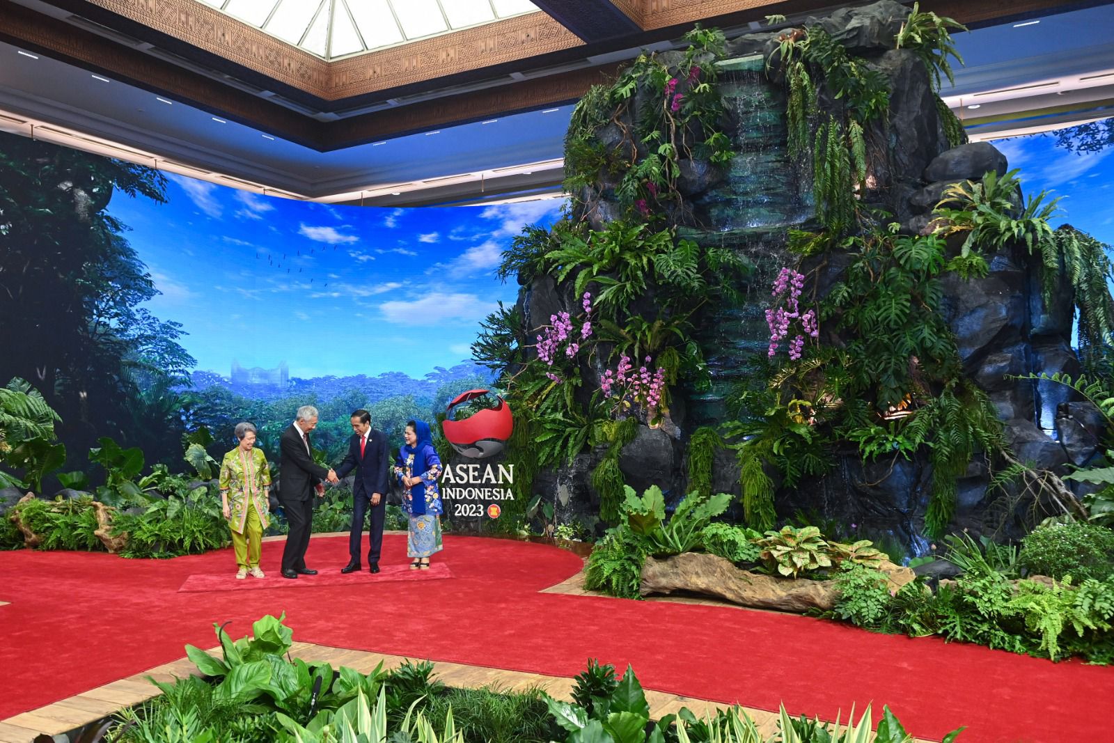 Makna di Balik Air Terjun Area Penyambutan Kepala Negara KTT ke-43 ASEAN