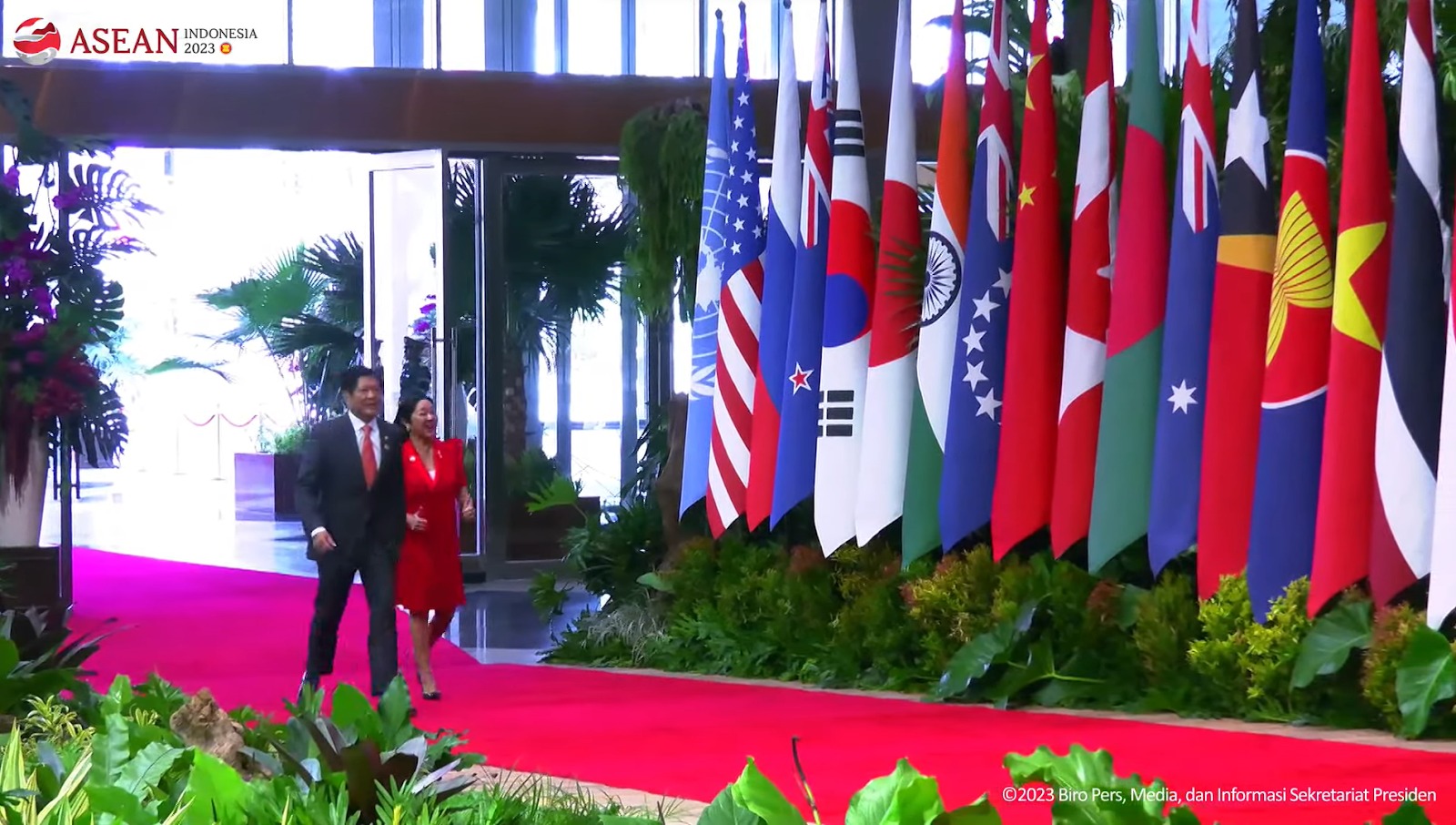 Dua Jempol Ibu Negara Filipina untuk KTT ke-43 ASEAN