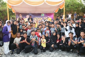 Dewi Ansar Ikut Senam Sehat dan Gotong Royong Bersama Masyarakat Tanjungpinang