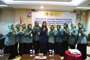 Dewi Ansar Buka Seminar UP2K Untuk Gelari Pelangi di Provinsi Kepulauan Riau