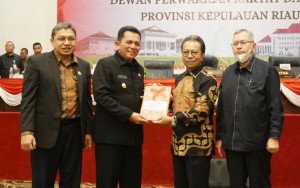 DPRD Kepri Setujui Perda Perubahan RPJMD dan Rencana Umum Energi Daerah