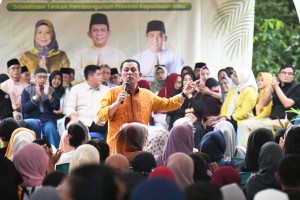 Derasnya Hujan Tak Surutkan Niat Masyarakat Bintan Utara Bertemu Gubernur Ansar