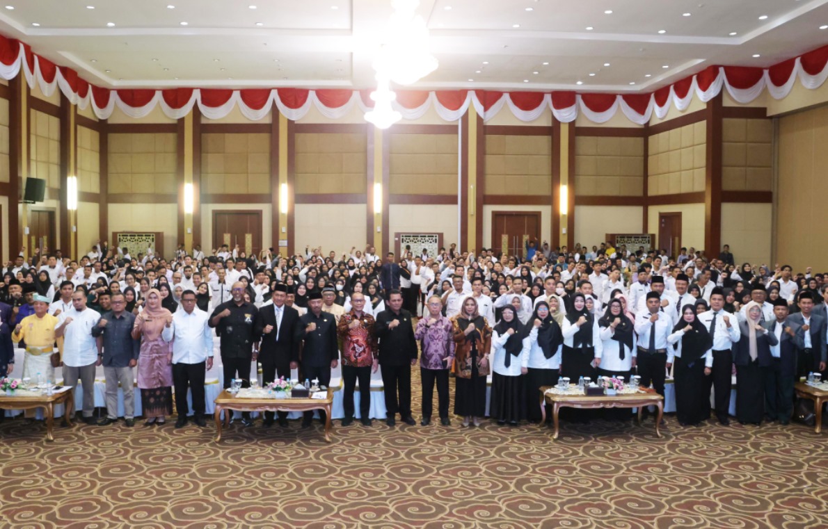 Gubernur Ansar Kukuhkan dan Lantik Pejabat Pendidikan di Kepri, serta Serahkan Tunjangan dan Kenaikan Gaji