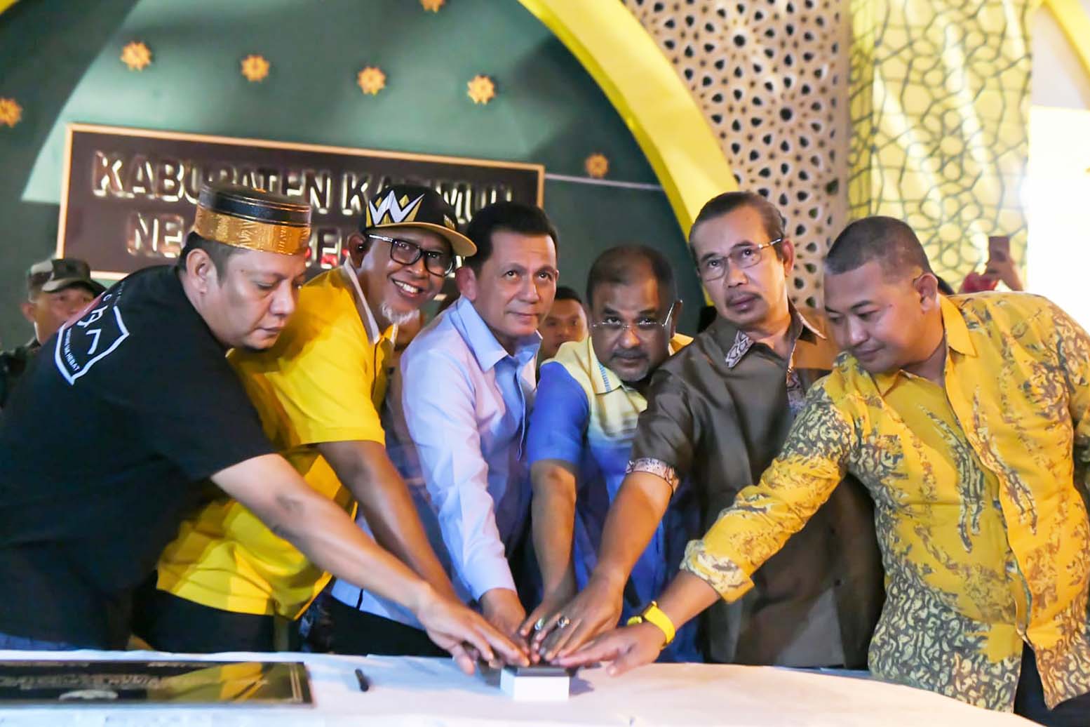Gubernur Ansar Resmikan Revitalisasi Pasar Malam Dan Tugu Pentakbiran Kabupaten Karimun