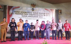 Sekda Adi Pimpin Rakor Teknis Penyusunan LPPD Provinsi dan Kabupaten/Kota Se-Kepri Tahun 2023