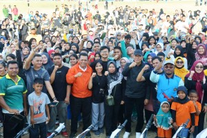 Ribuan Insan Pendidikan Ikuti Jalan Sehat Provinsi Kepri di Batam