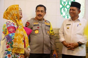 Wakapolri Komjen Pol Agus Andrianto Kunjungi Pulau Penyengat, Serahkan Sembako dan Apresiasi Revitalisasi