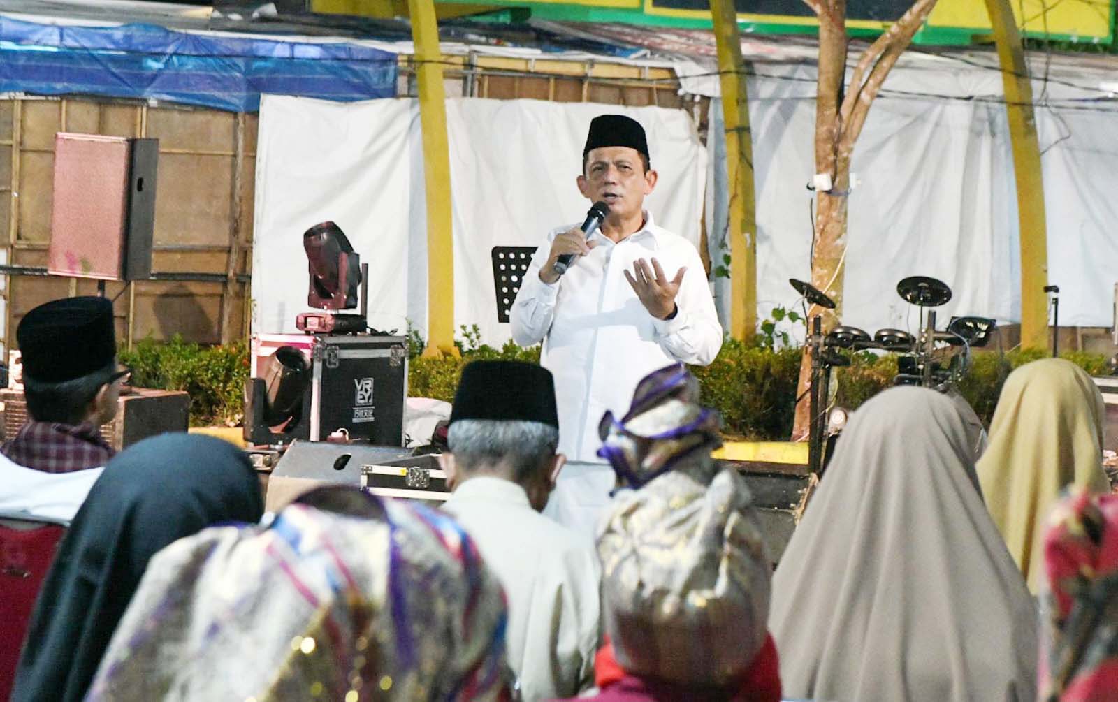 Gubernur Ansar Pimpin Doa Dalam  Kegiatan Pembukaan  Bazaar Ramadhan di  Pamedan Tanjungpinang