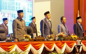 Sekda Adi Hadiri Paripurna Pengganti Antar Waktu DPRD Kepri, Ilyas Sabli digantikan Harry Yanto
